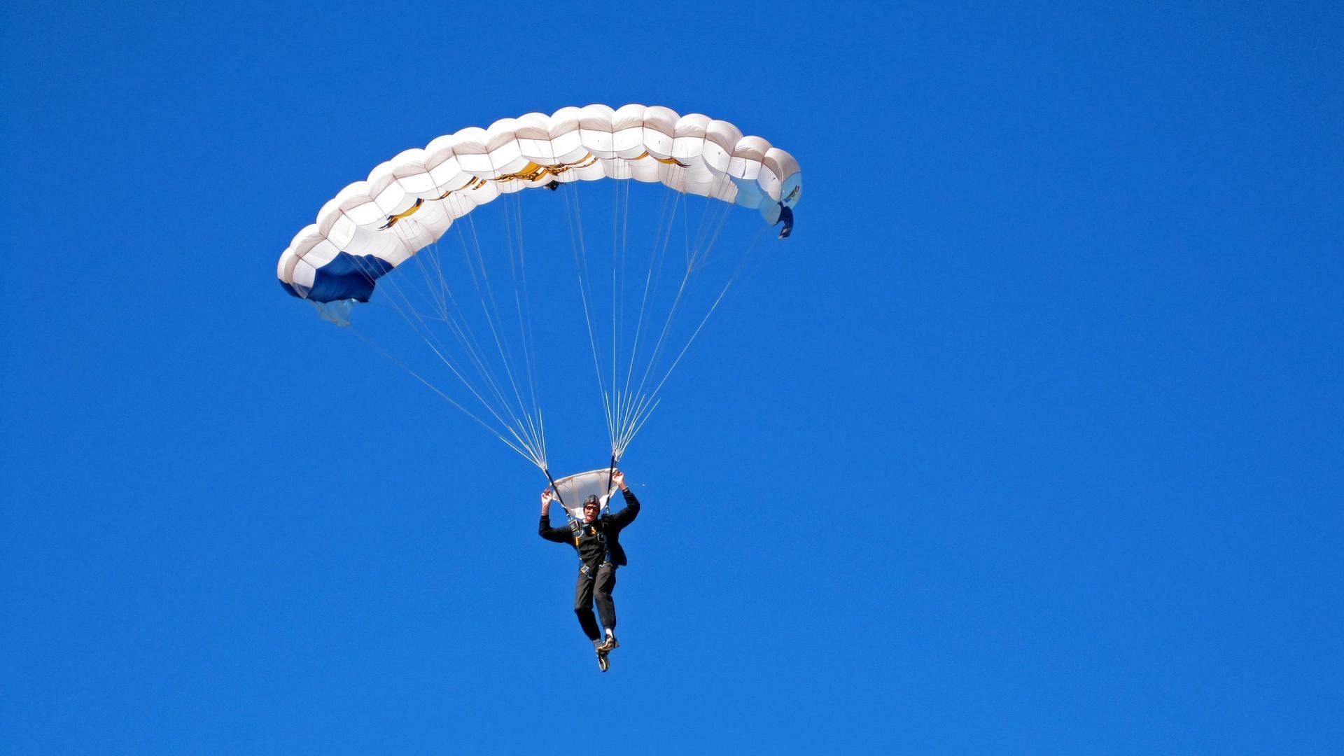 电子竞技直播平台推出新功能，提升观赛体验，电子竞技网络直播